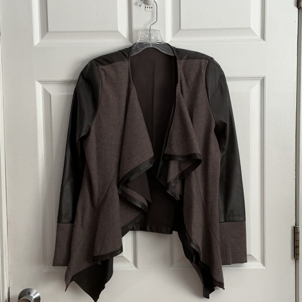 🛍️🛍️ UNKNOWN DESIGNER 🛍️           Women's  Cape Jacket